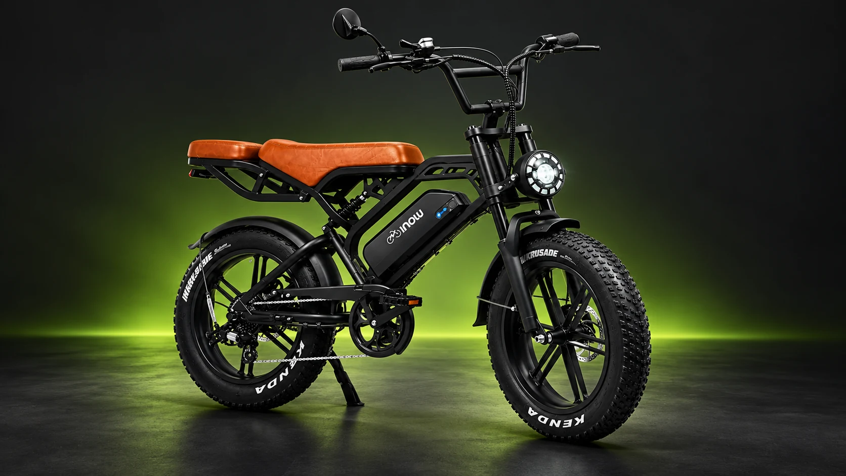 Bicicleta elétrica Enova preta fosca com pneus largos e banco marrom
